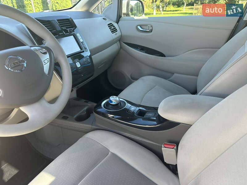 Хэтчбек Nissan Leaf 2011 в Луцке