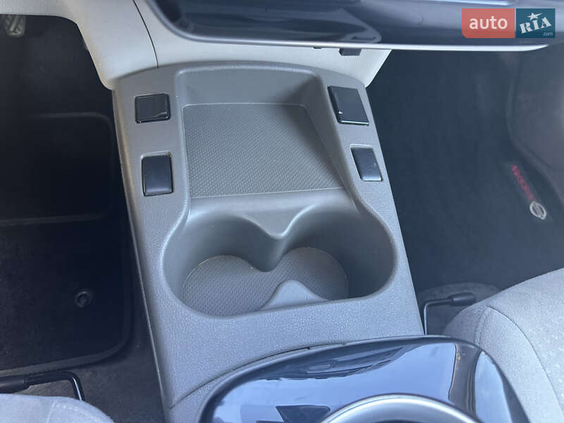 Хэтчбек Nissan Leaf 2011 в Луцке