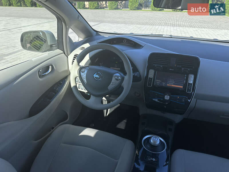 Хэтчбек Nissan Leaf 2011 в Луцке