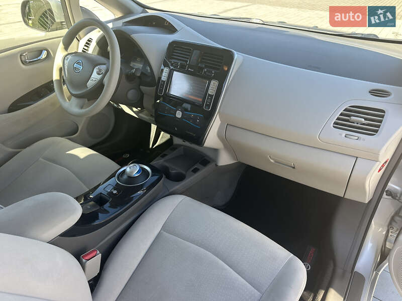 Хэтчбек Nissan Leaf 2011 в Луцке