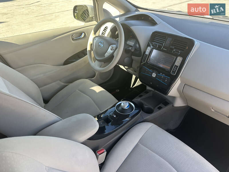 Хэтчбек Nissan Leaf 2011 в Луцке
