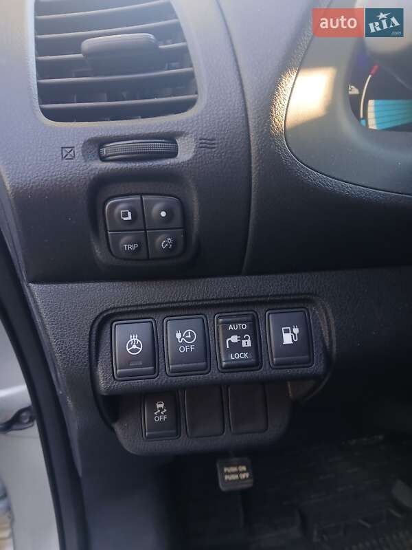 Хэтчбек Nissan Leaf 2016 в Чернигове фото 12 Хэтчбек Nissan Leaf 2016 в Чернигове