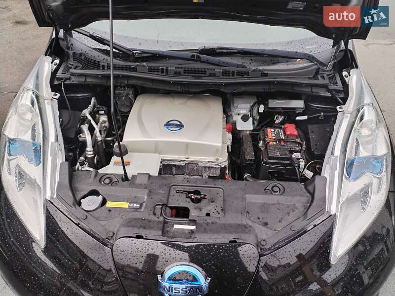 Хэтчбек Nissan Leaf 2015 в Ровно
