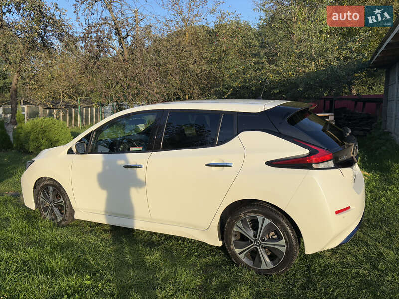 Хэтчбек Nissan Leaf 2019 в Мостиске