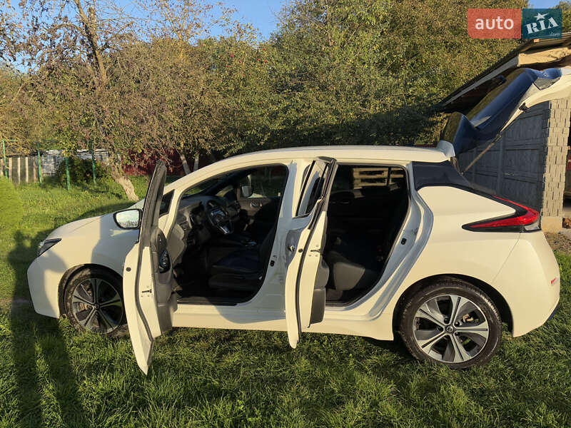 Хэтчбек Nissan Leaf 2019 в Мостиске