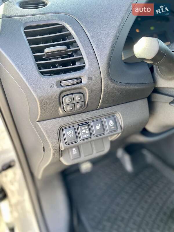 Хетчбек Nissan Leaf 2013 в Новояворівську фото 20 Хетчбек Nissan Leaf 2013 в Новояворівську