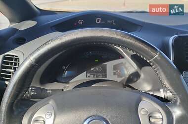 Хэтчбек Nissan Leaf 2013 в 