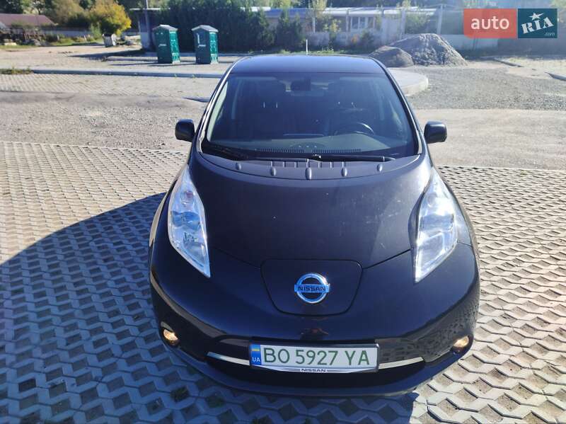 Хэтчбек Nissan Leaf 2013 в 