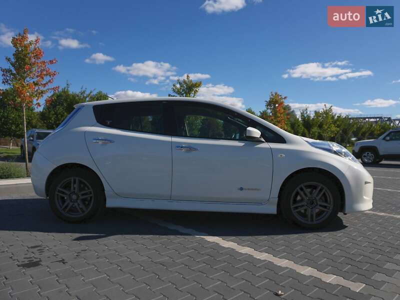 Хэтчбек Nissan Leaf 2017 в Ирпене