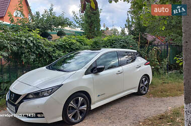 Хэтчбек Nissan Leaf 2018 в Полтаве