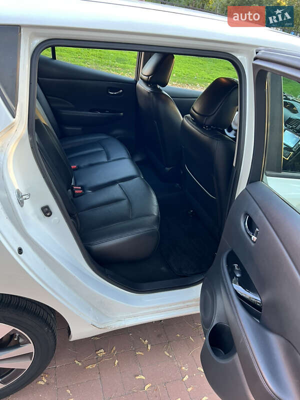 Хетчбек Nissan Leaf 2013 в Кременчуці