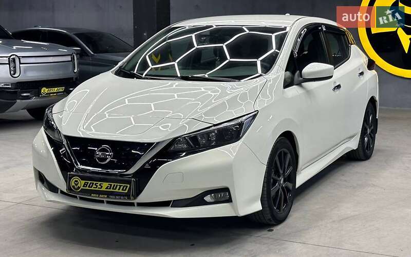 Хетчбек Nissan Leaf 2022 в Чернівцях