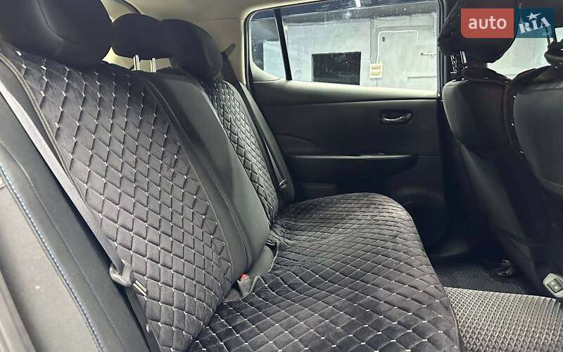 Хетчбек Nissan Leaf 2022 в Чернівцях