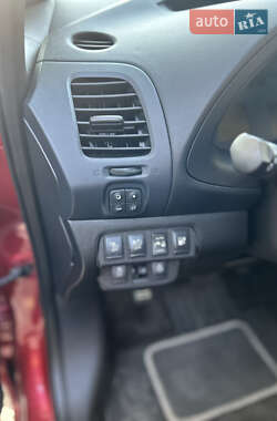 Хэтчбек Nissan Leaf 2013 в 