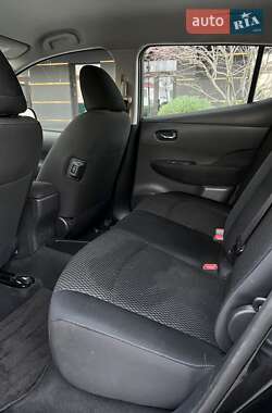 Хетчбек Nissan Leaf 2015 в  фото 9 Хетчбек Nissan Leaf 2015 в