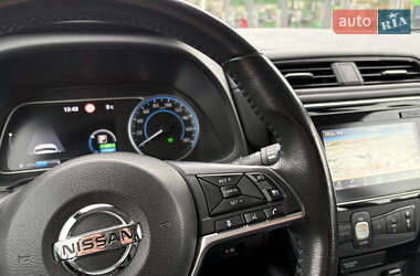 Хэтчбек Nissan Leaf 2019 в 