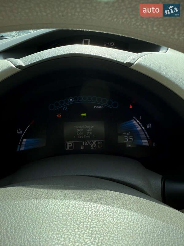 Хэтчбек Nissan Leaf 2011 в Измаиле