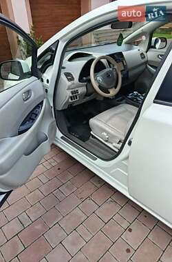 Хэтчбек Nissan Leaf 2012 в 