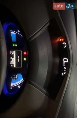 Хэтчбек Nissan Leaf 2012 в 