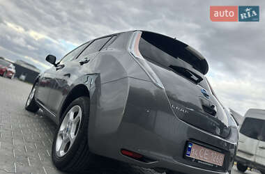 Хетчбек Nissan Leaf 2013 в 