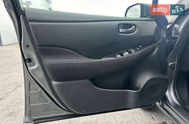 Хетчбек Nissan Leaf 2013 в 