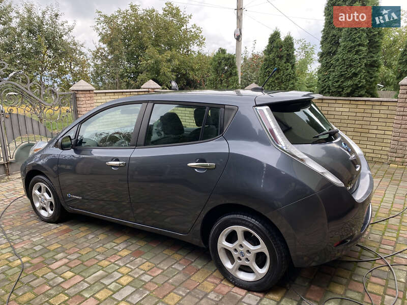 Хетчбек Nissan Leaf 2014 в Чернівцях