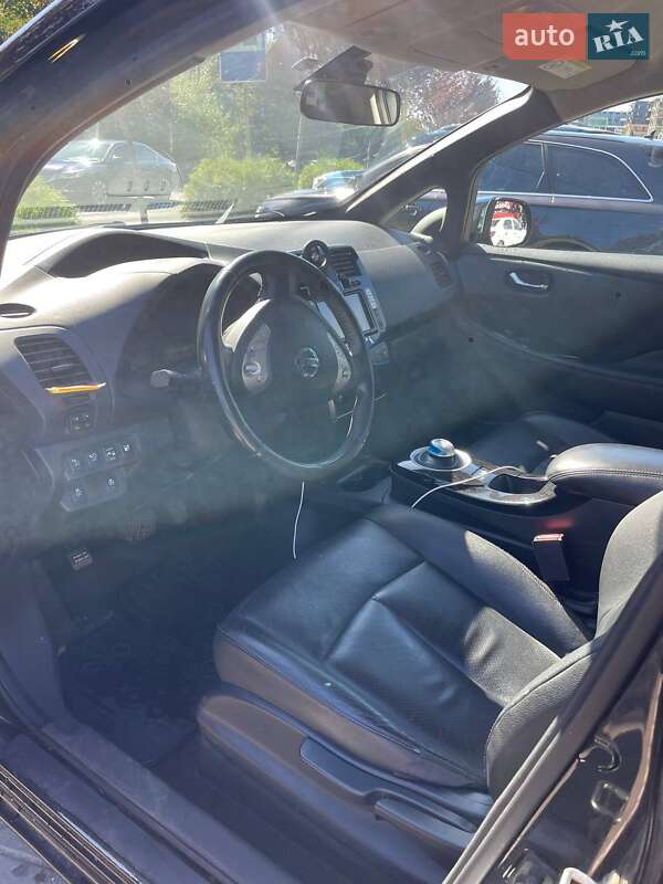 Хэтчбек Nissan Leaf 2013 в Ужгороде