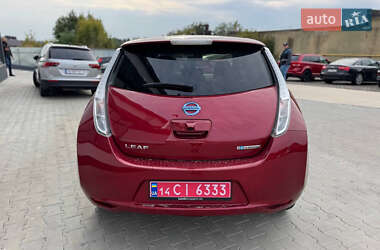 Хэтчбек Nissan Leaf 2014 в 