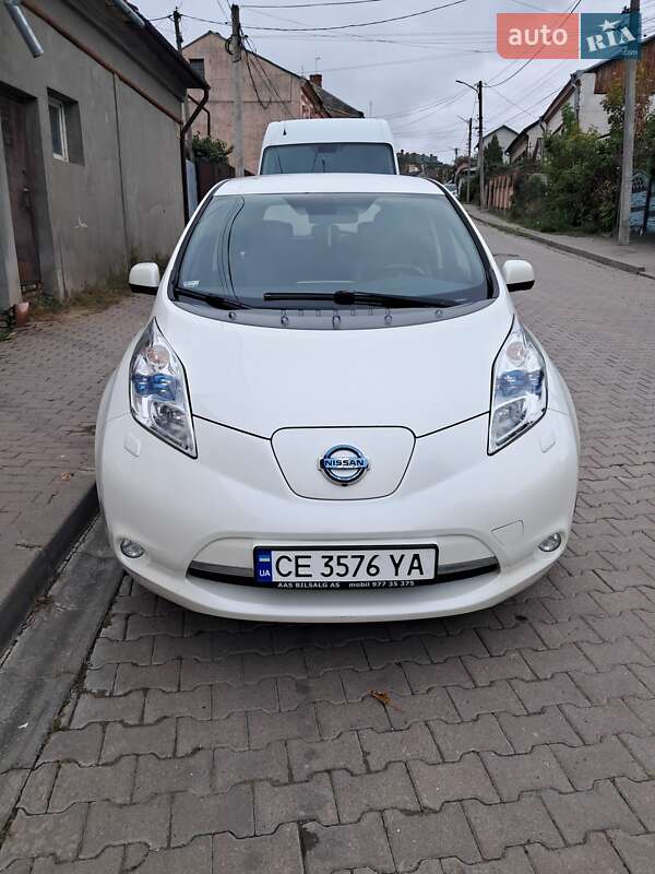 Хэтчбек Nissan Leaf 2013 в Черновцах