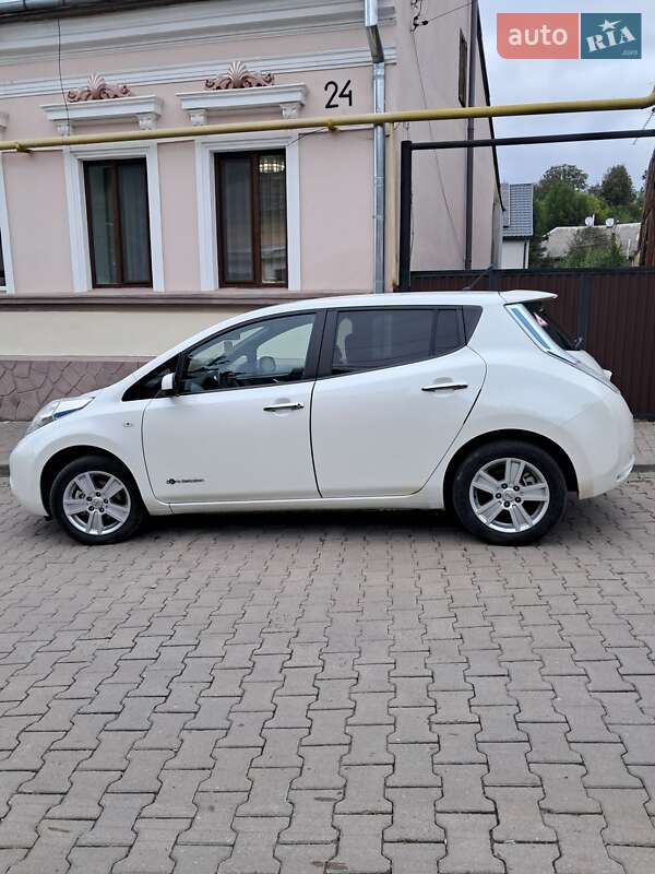 Хэтчбек Nissan Leaf 2013 в Черновцах
