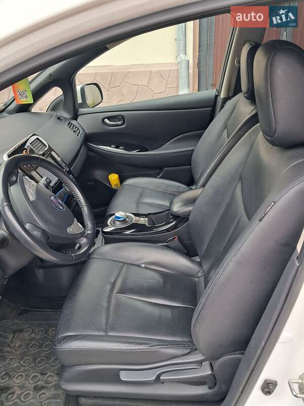 Хэтчбек Nissan Leaf 2013 в Черновцах