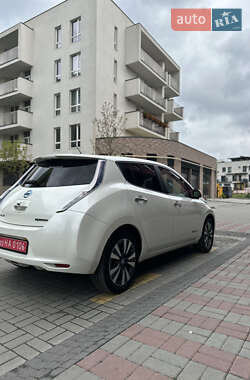Хэтчбек Nissan Leaf 2013 в 