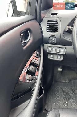 Хэтчбек Nissan Leaf 2013 в 