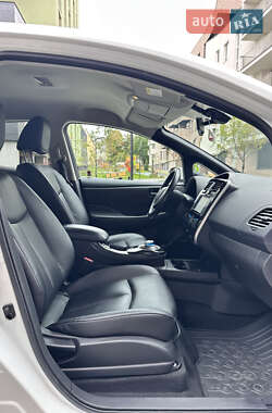 Хэтчбек Nissan Leaf 2013 в 