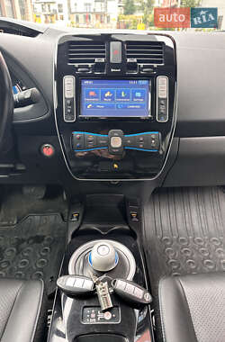 Хэтчбек Nissan Leaf 2013 в 