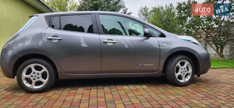Хэтчбек Nissan Leaf 2014 в Ровно