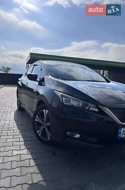 Хэтчбек Nissan Leaf 2018 в 