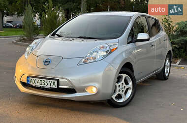 Хэтчбек Nissan Leaf 2012 в 