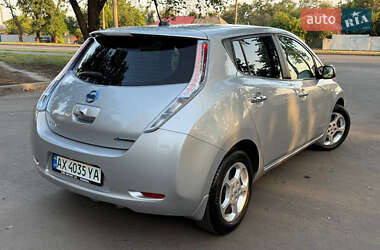 Хэтчбек Nissan Leaf 2012 в 