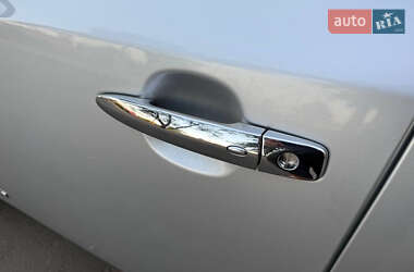 Хэтчбек Nissan Leaf 2012 в 
