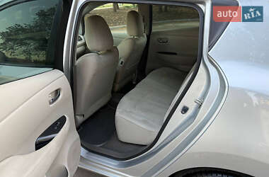 Хэтчбек Nissan Leaf 2012 в 
