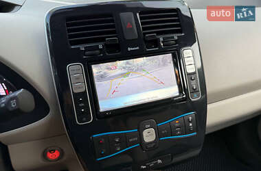 Хэтчбек Nissan Leaf 2012 в 