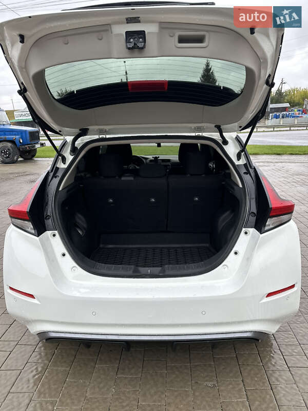 Хэтчбек Nissan Leaf 2023 в Тернополе