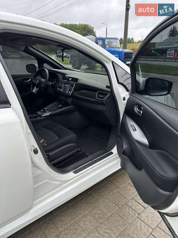Хэтчбек Nissan Leaf 2023 в Тернополе