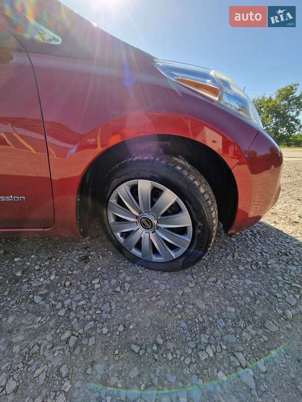 Хэтчбек Nissan Leaf 2013 в Калуше