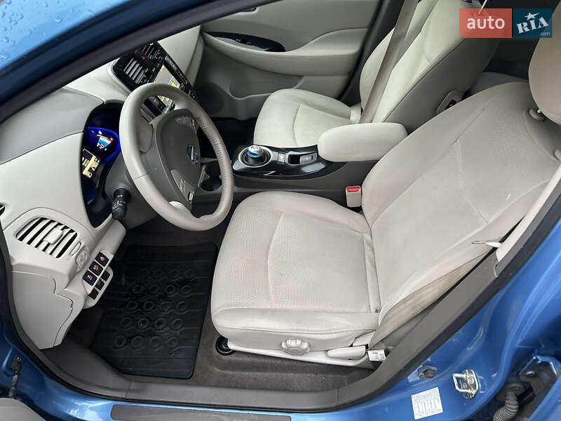 Хэтчбек Nissan Leaf 2012 в Львове