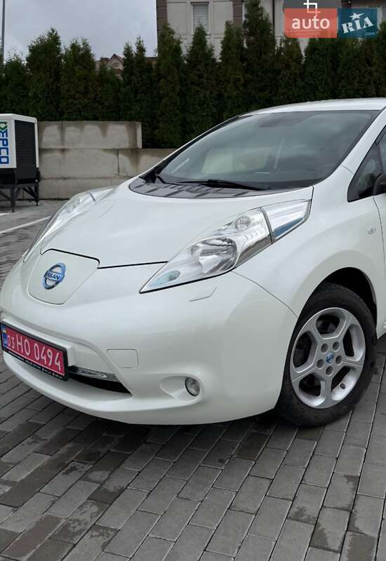 Хэтчбек Nissan Leaf 2014 в 