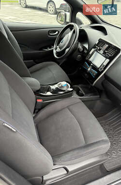 Хэтчбек Nissan Leaf 2014 в 