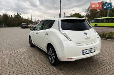 Хетчбек Nissan Leaf 2015 в  фото 5 Хетчбек Nissan Leaf 2015 в