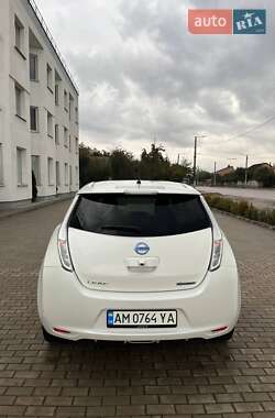Хетчбек Nissan Leaf 2015 в  фото 6 Хетчбек Nissan Leaf 2015 в